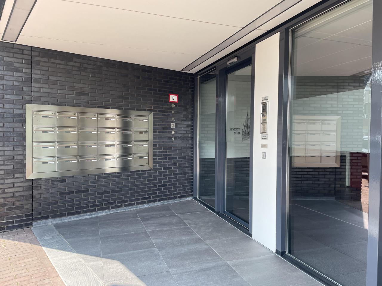 West-facing balcony in Oegstgeest - Image 5
