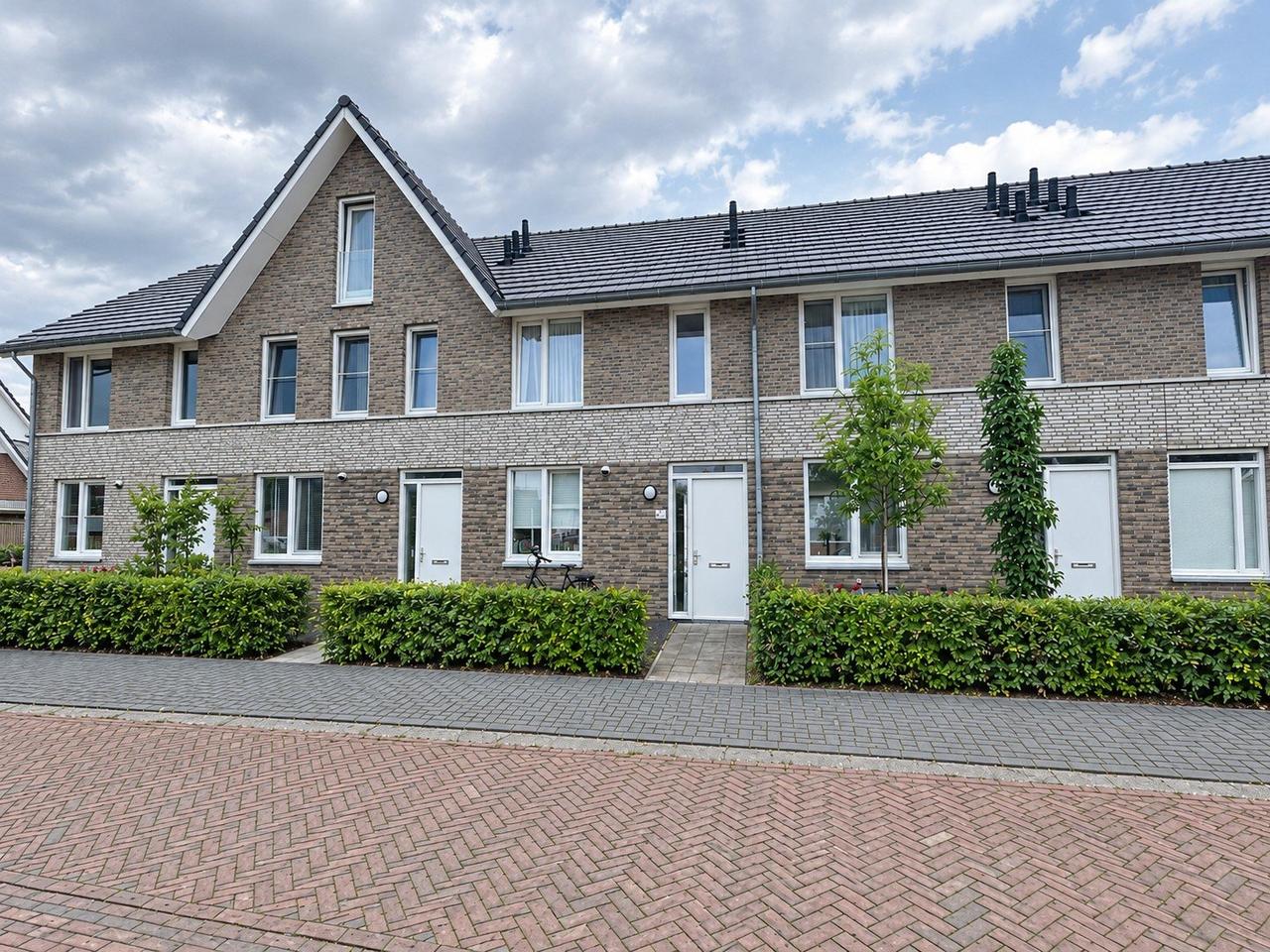 Family home with garden in Winterswijk - Image 1