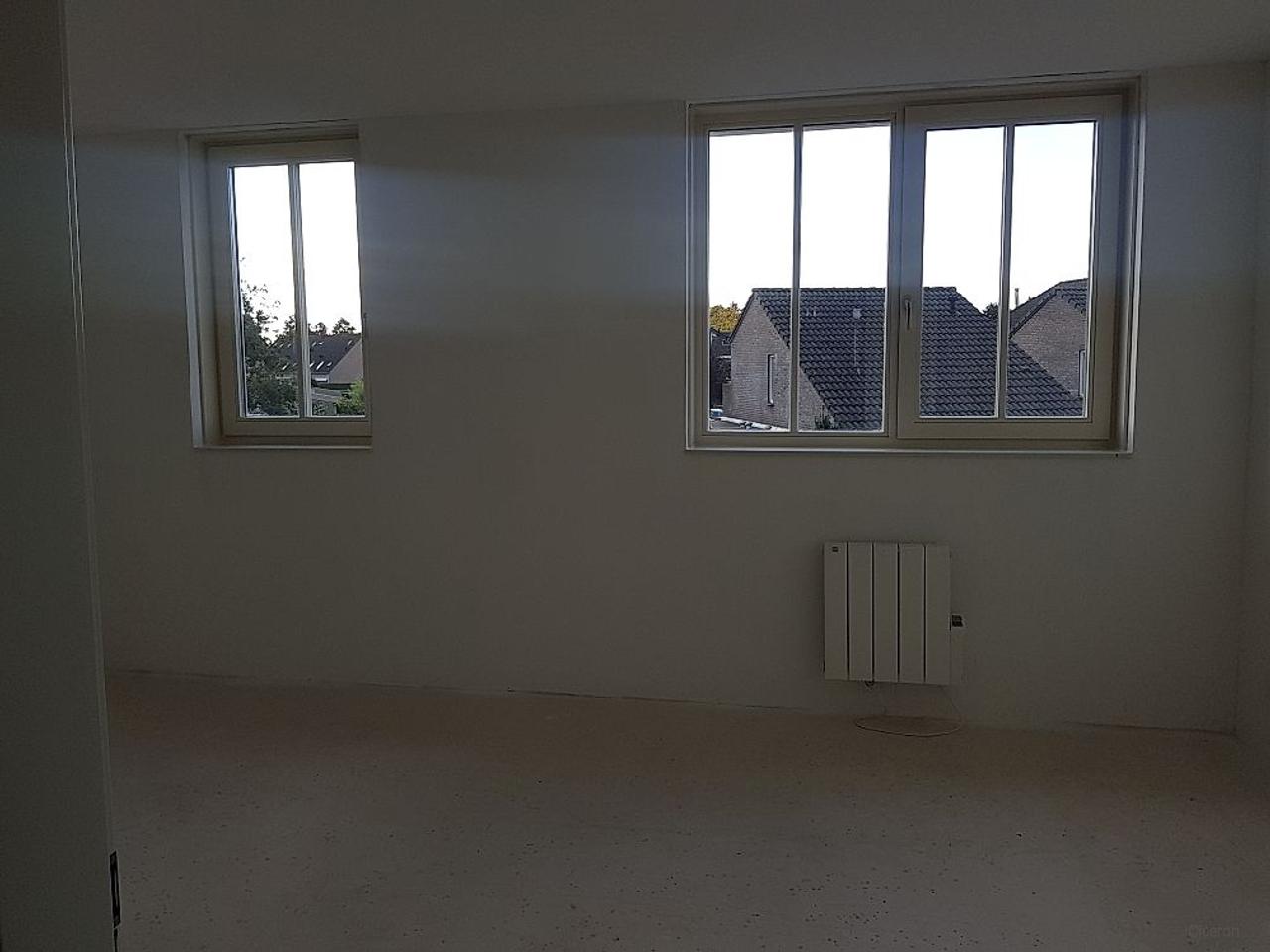118 m² mid-terrace house with 4 bedrooms - Image 7