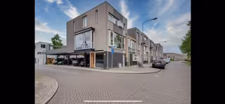 Gemeubileerde hoekwoning met 70 m² terras
