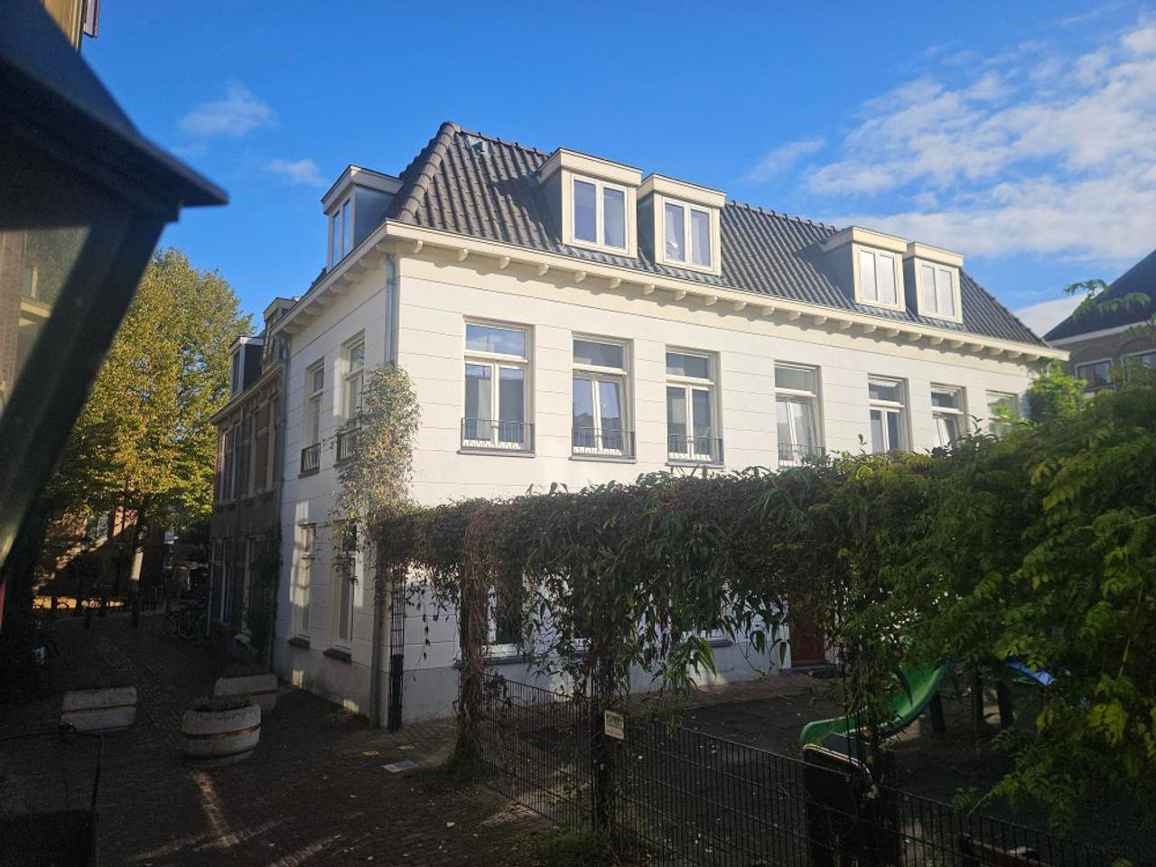 Rustig 2-kamerappartement in hartje Utrecht - Afbeelding 1