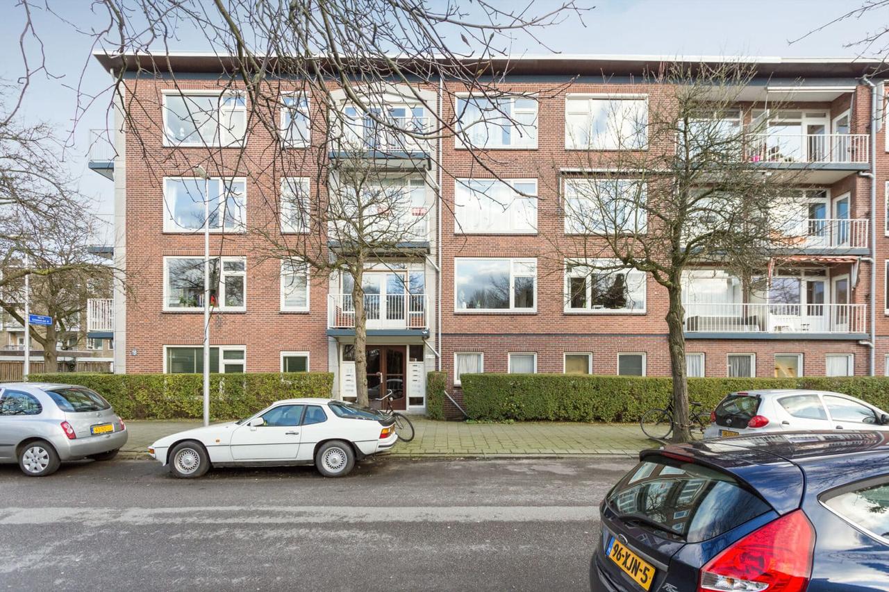 Gemeubileerd 2-kamerappartement met balkon - Afbeelding 1