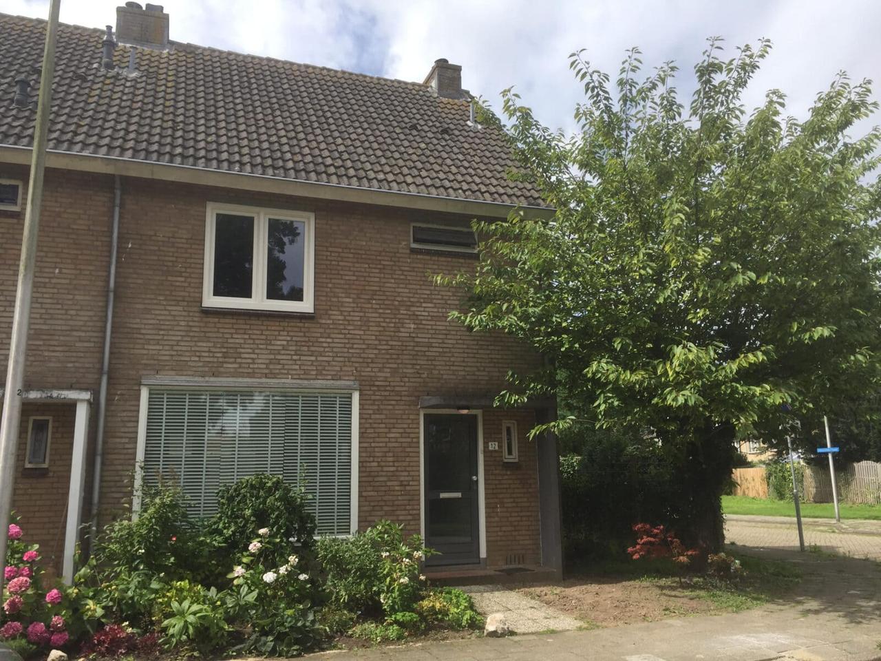 Furnished corner house with garden in Vianen - Image 1
