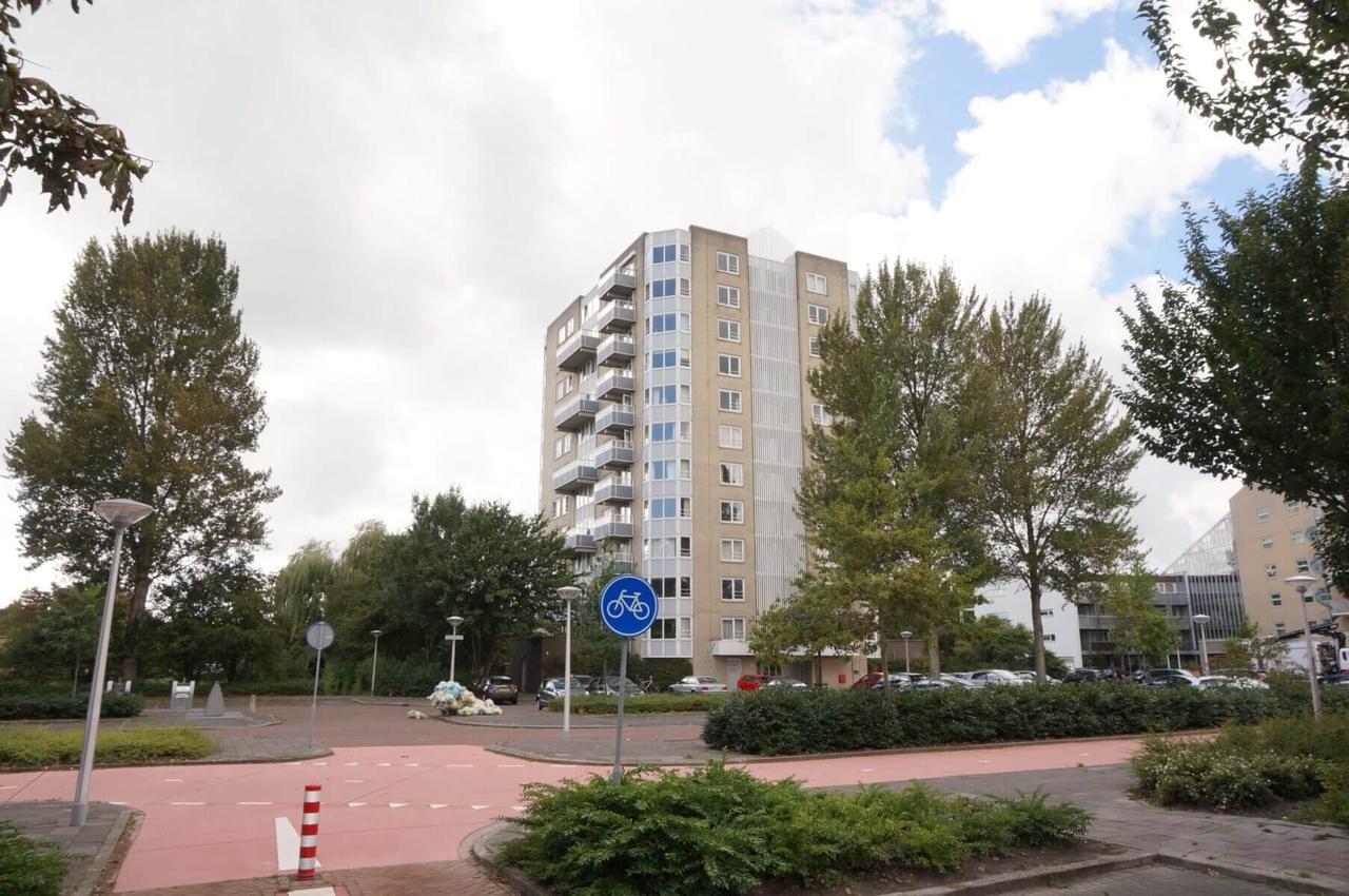 Available immediately: 2-bedroom maisonette - Image 1