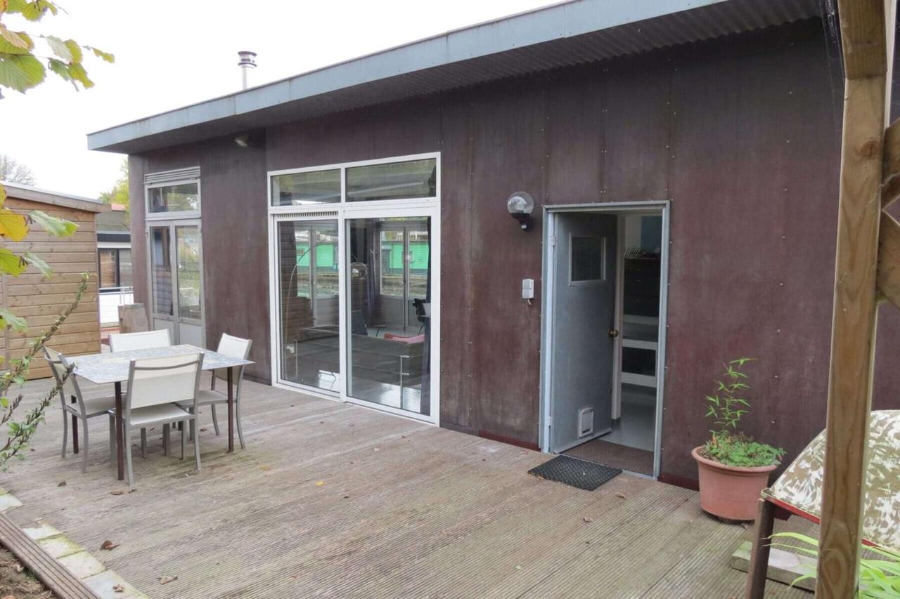 Furnished houseboat with garden on the Vecht - Image 1