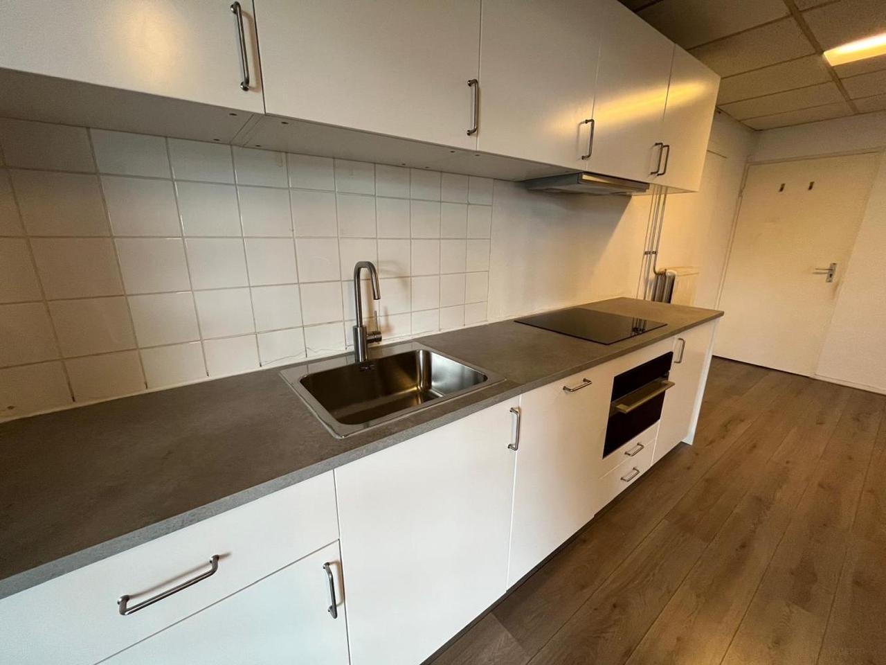 20 m² semi-studio with private kitchen - Image 9