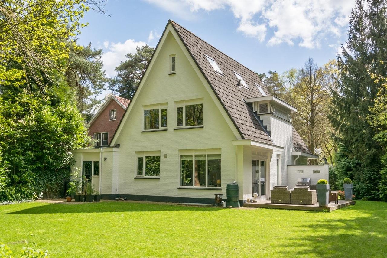 Detached villa with 5 bedrooms in Den Dolder - Image 1
