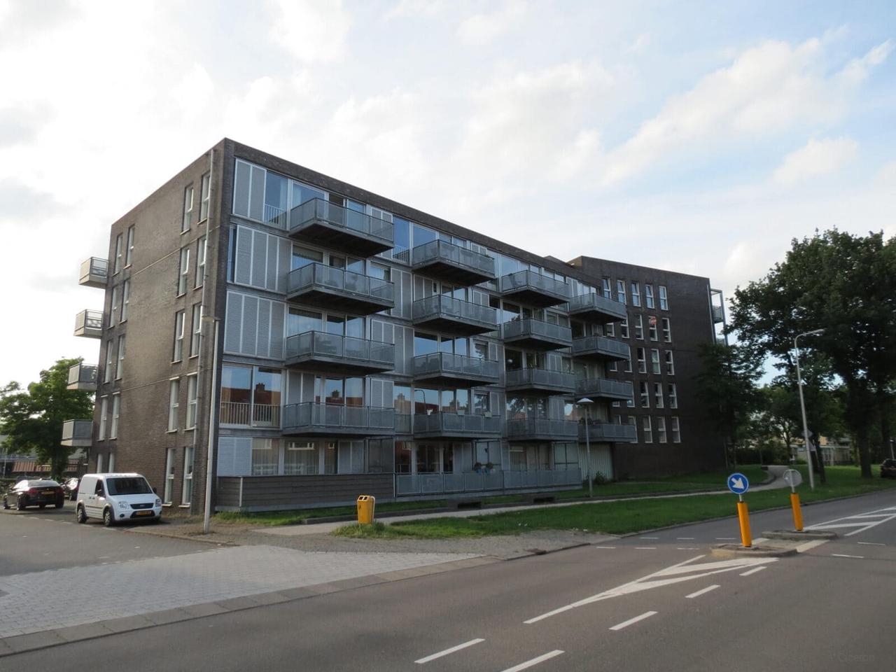Gemeubileerd 3-kamerappartement met balkon - Afbeelding 1