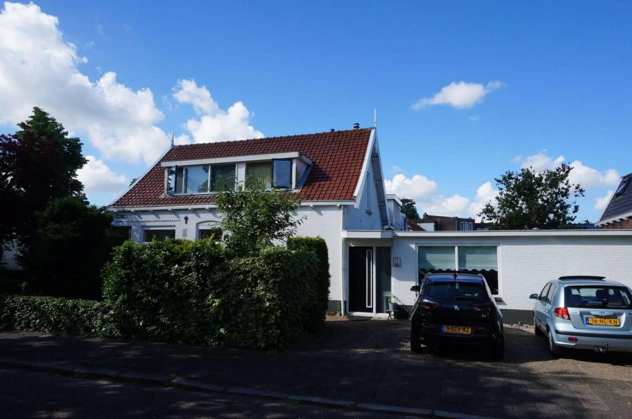 Detached Home with Garden in Zwanenburg - Image 1