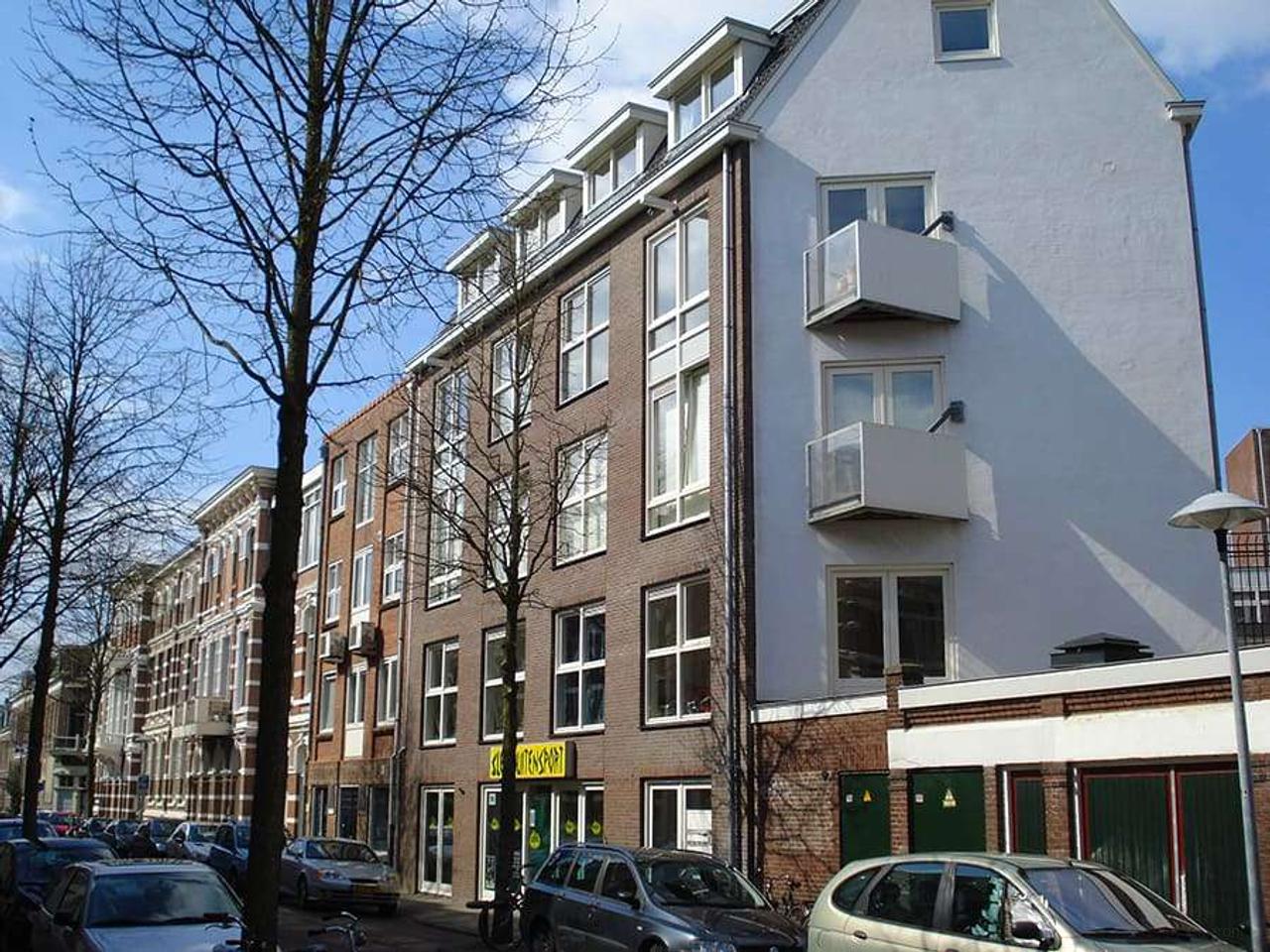 Furnished Apartment with Balcony in Utrecht - Image 1
