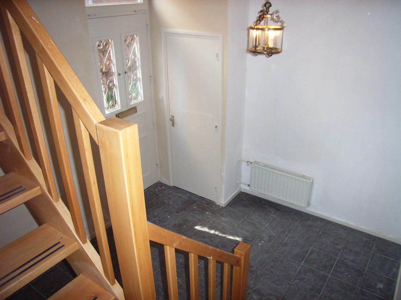 208 m² upper-floor apartment with roof terrace & garage - Image 10