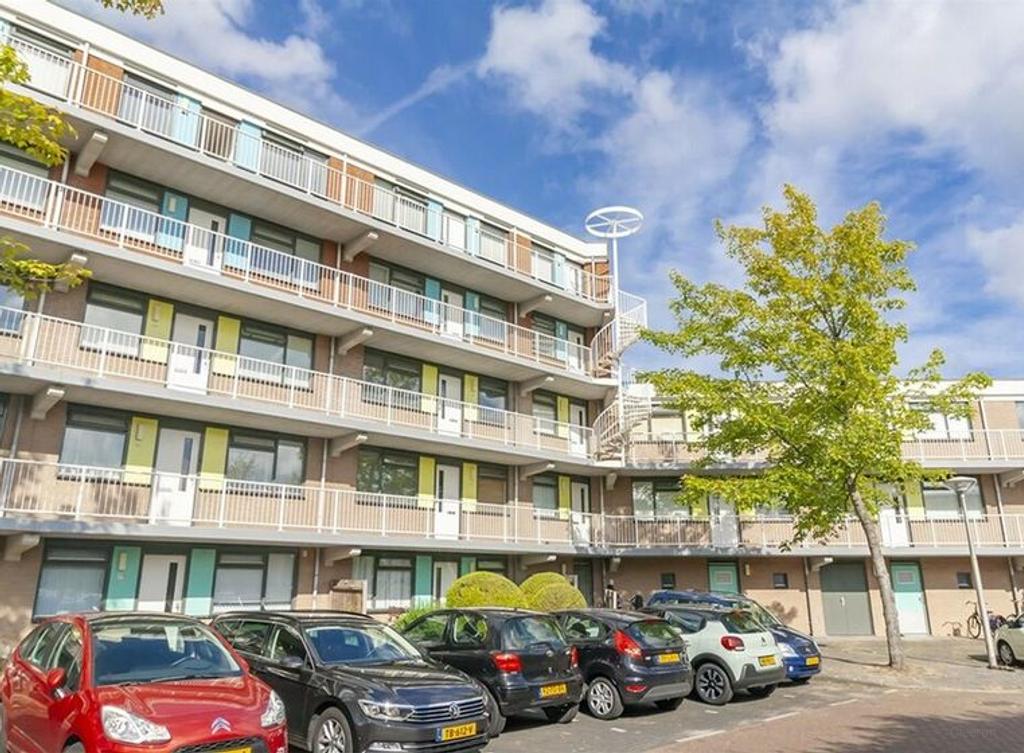 130 m² gezinswoning met tuin in Haarlem - Afbeelding 1