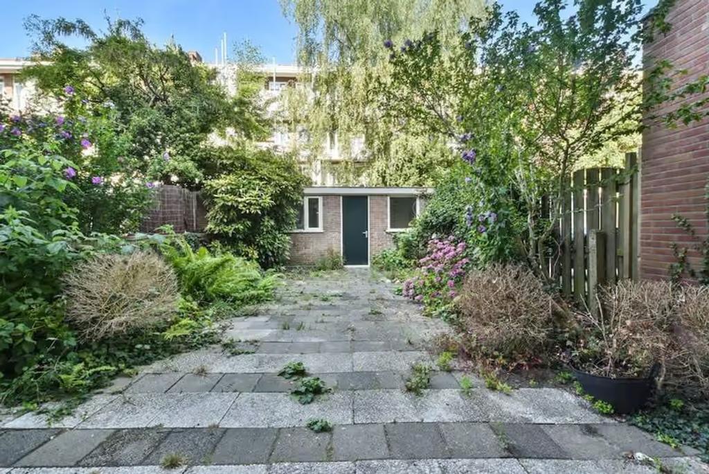 Furnished 2-Bedroom Apartment with Garden - Image 3