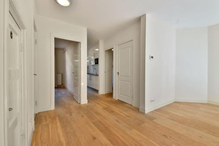 Furnished 2-Bedroom Apartment with Garden - Image 5