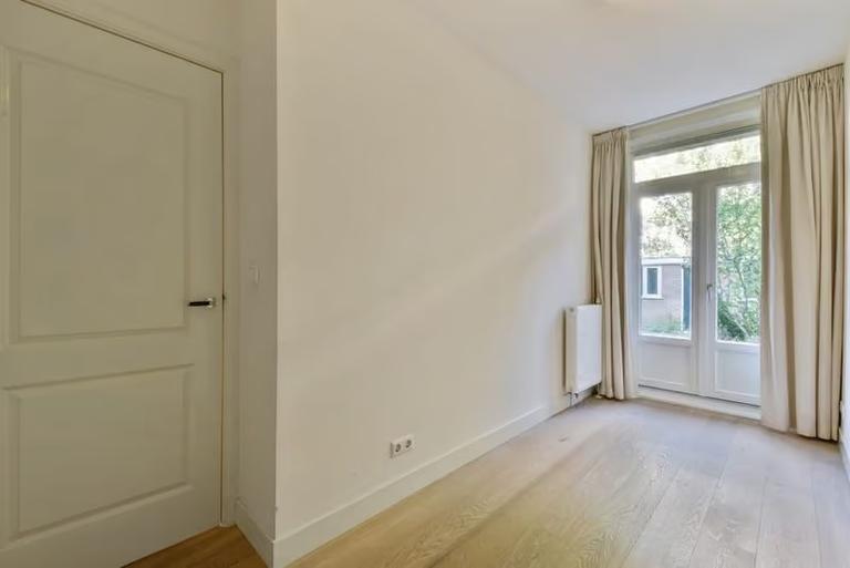 Furnished 2-Bedroom Apartment with Garden - Image 8