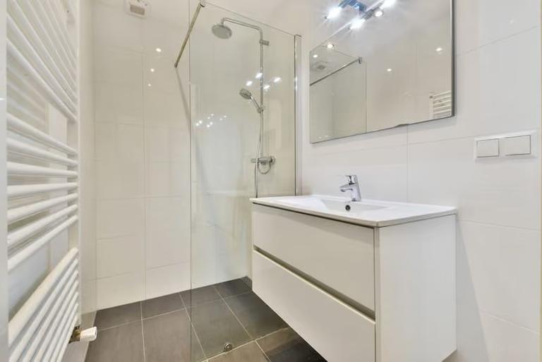 Furnished 2-Bedroom Apartment with Garden - Image 11