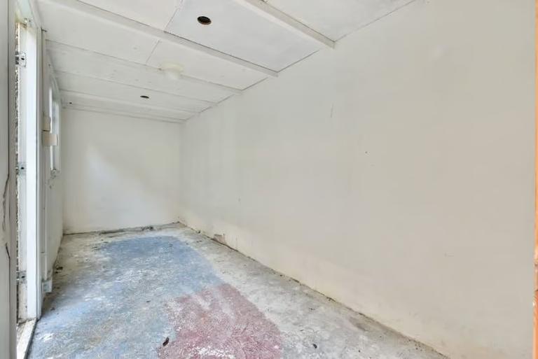 Furnished 2-Bedroom Apartment with Garden - Image 13