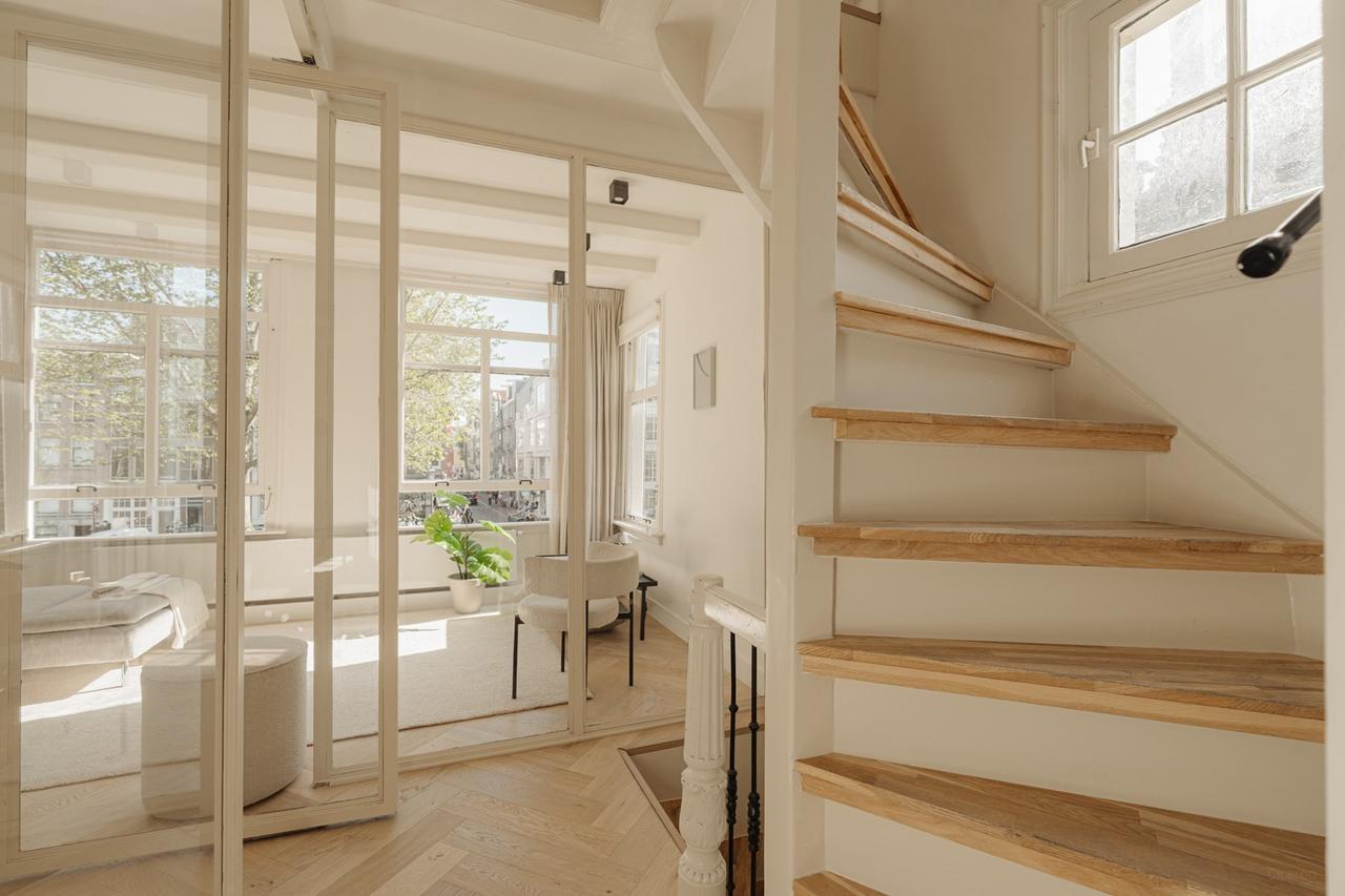 Furnished Canal Apartment with 2 Bedrooms - Image 3