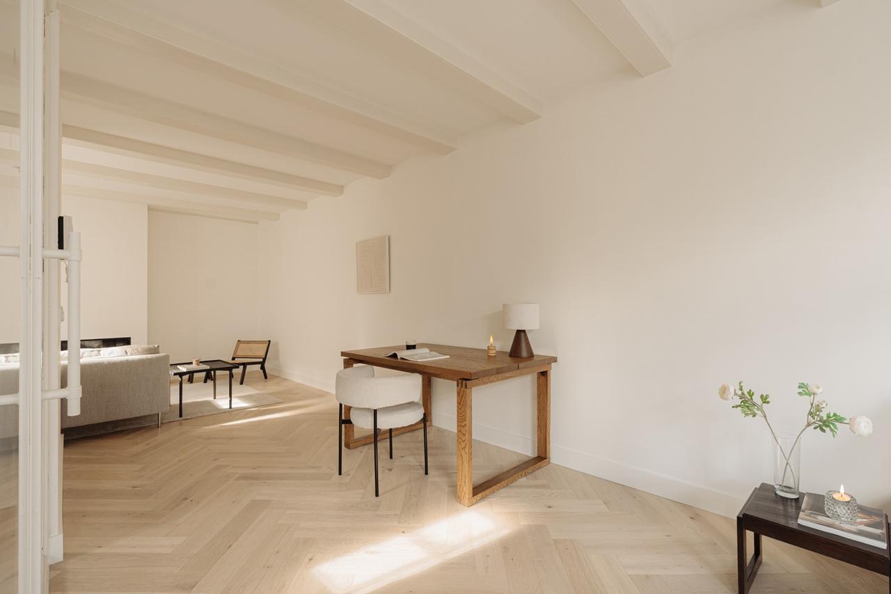 Furnished Canal Apartment with 2 Bedrooms - Image 6