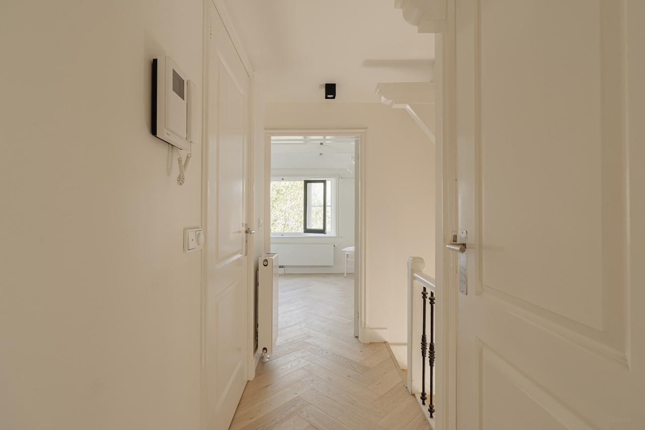Furnished Canal Apartment with 2 Bedrooms - Image 16