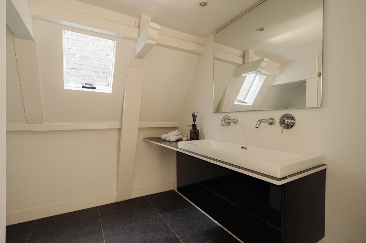 Furnished Canal Apartment with 2 Bedrooms - Image 22