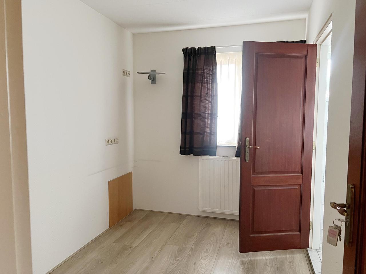 Kamer van 15 m² met eigen badkamer - Afbeelding 4