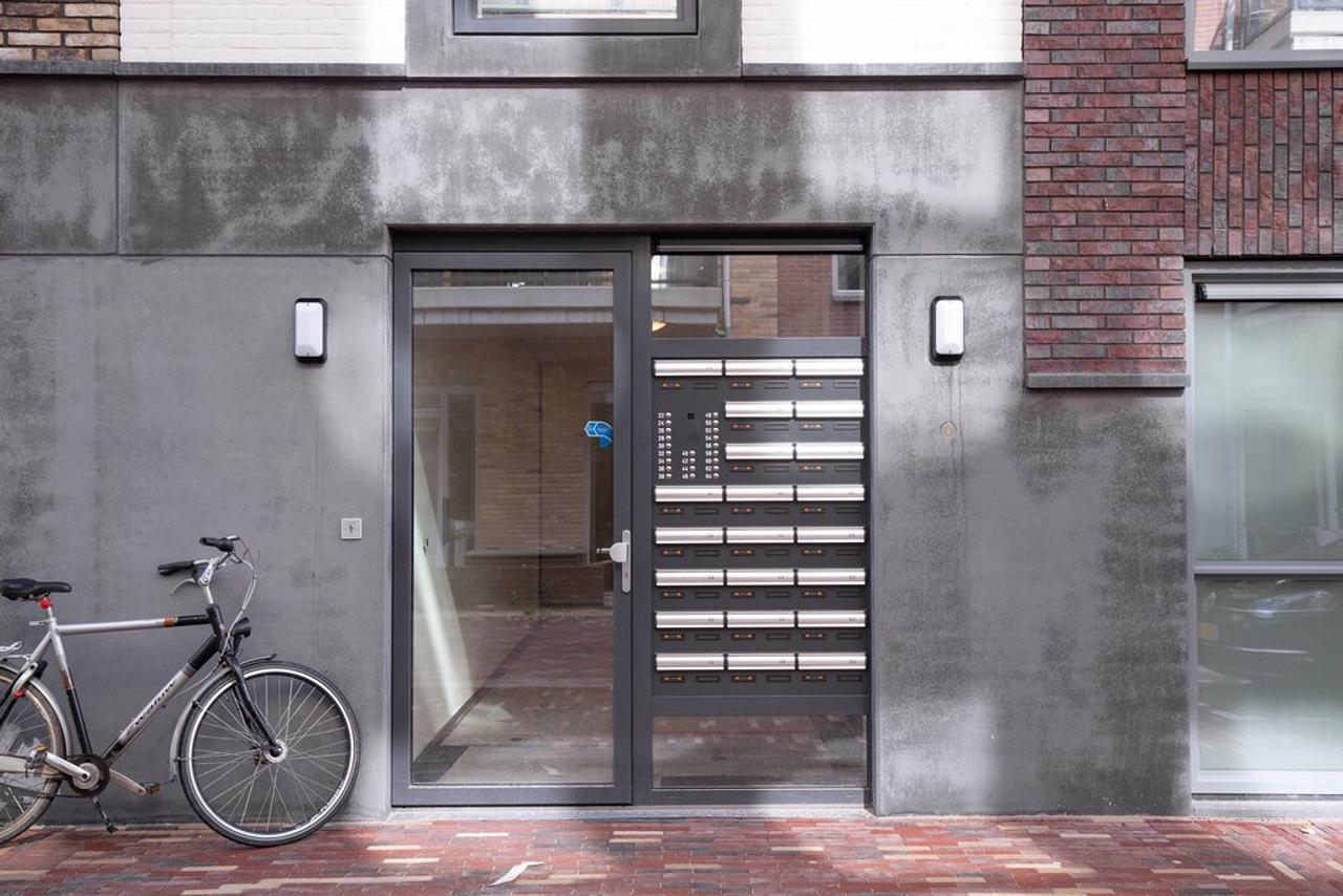 Bright 3-Room Apartment with Balcony - Image 1