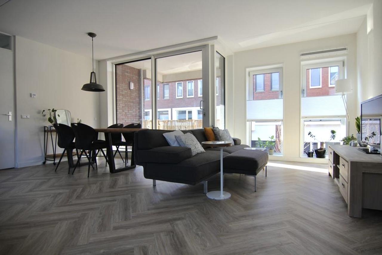 Bright 3-Room Apartment with Balcony - Image 3