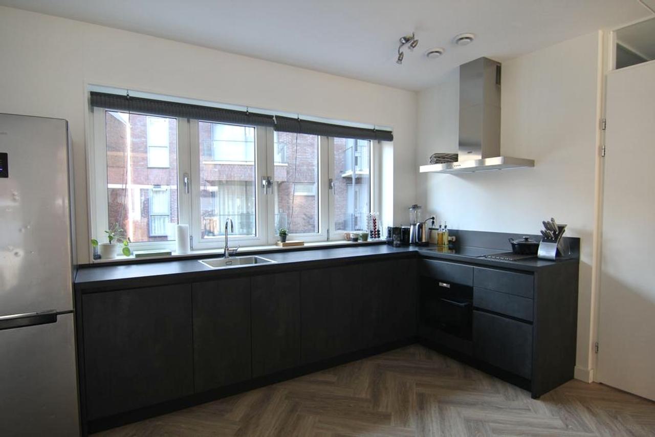 Bright 3-Room Apartment with Balcony - Image 8
