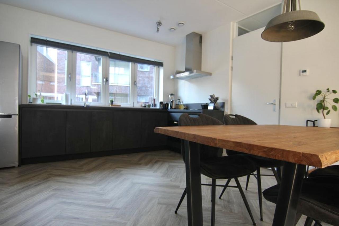 Bright 3-Room Apartment with Balcony - Image 9