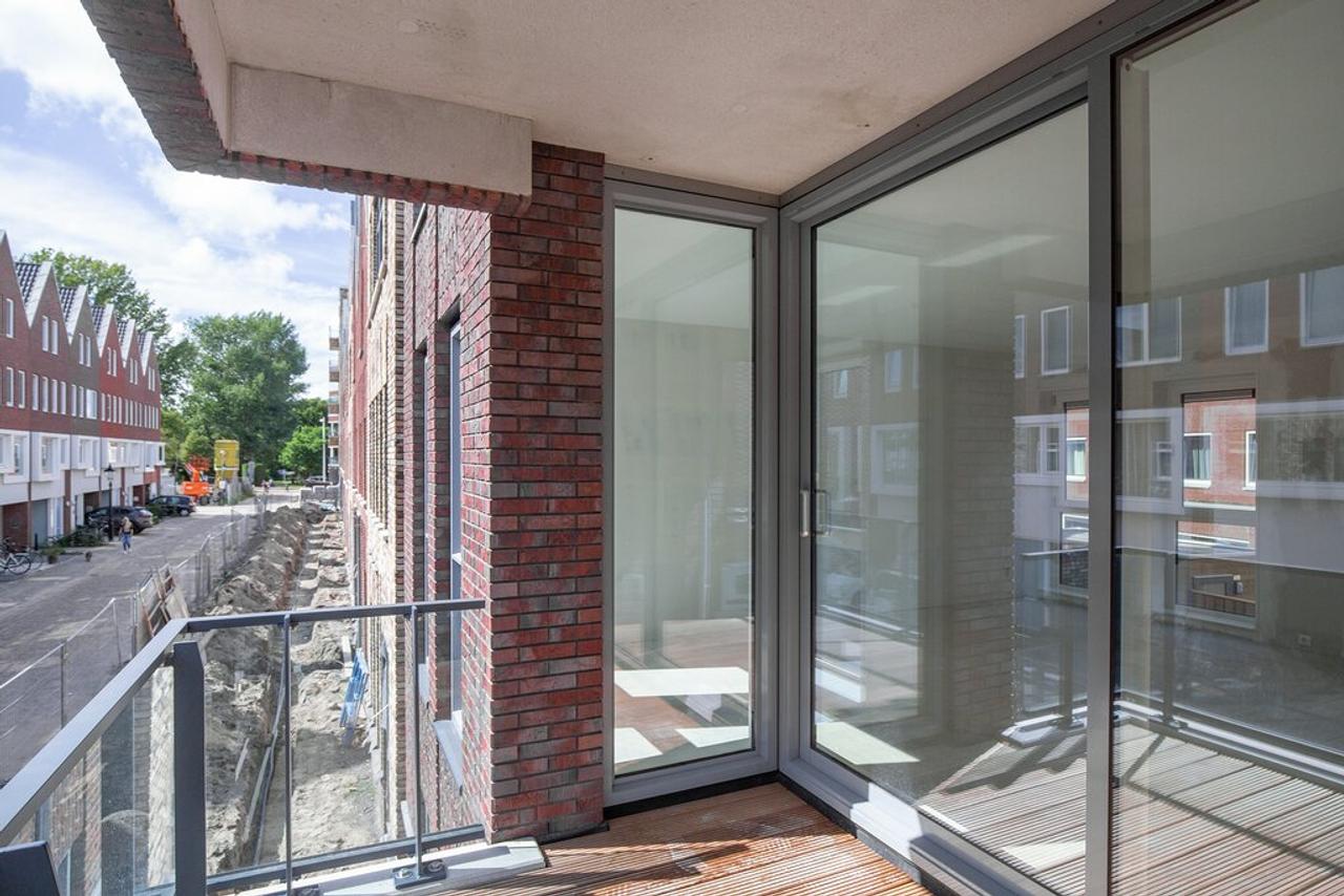 Bright 3-Room Apartment with Balcony - Image 11