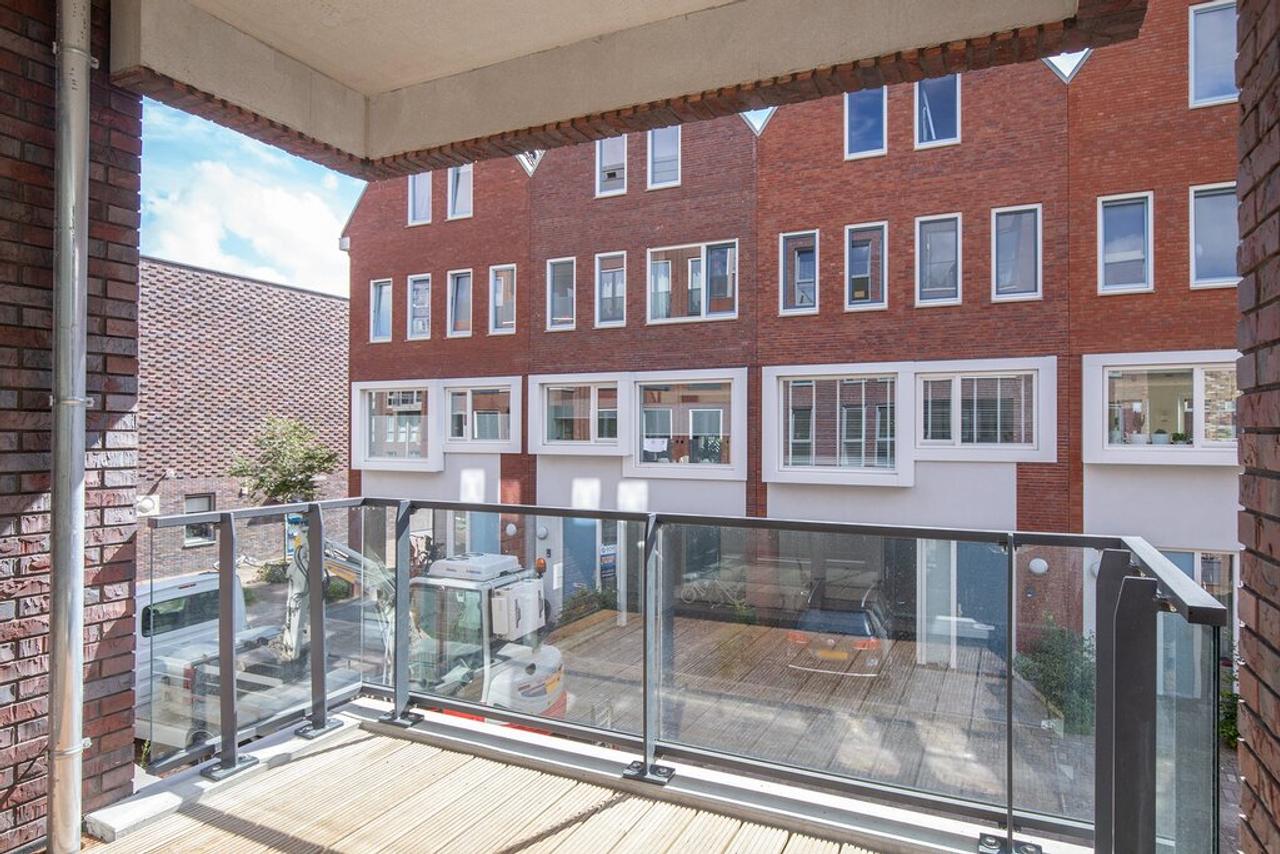 Bright 3-Room Apartment with Balcony - Image 12