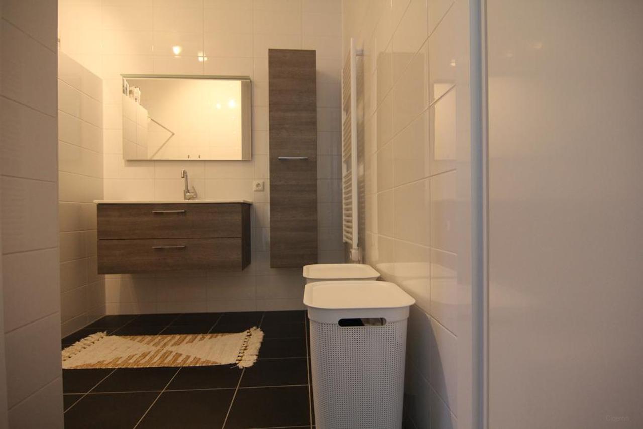 Bright 3-Room Apartment with Balcony - Image 13