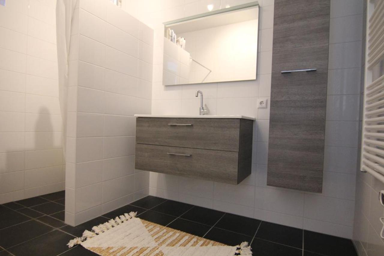 Bright 3-Room Apartment with Balcony - Image 14