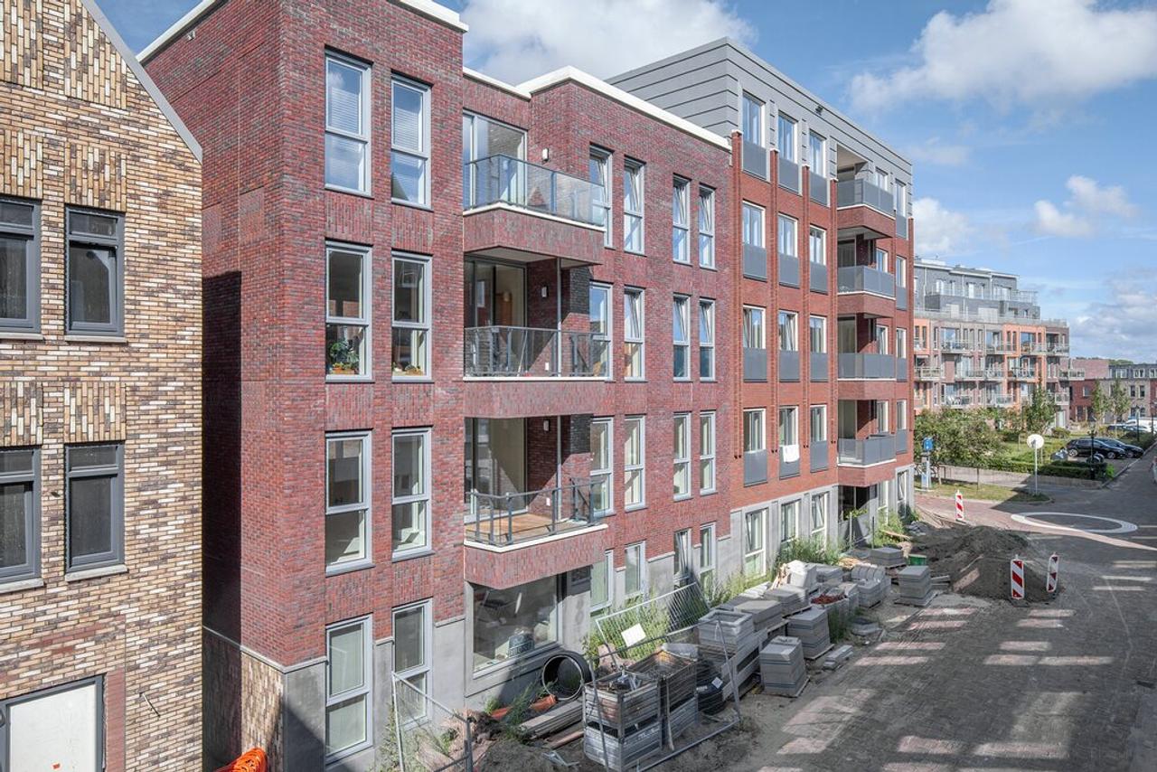 Bright 3-Room Apartment with Balcony - Image 25