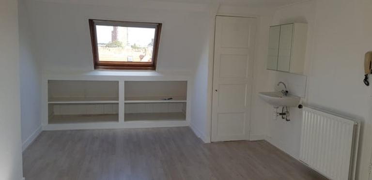 Studentenkamer van 25 m² op tweede etage - Afbeelding 2