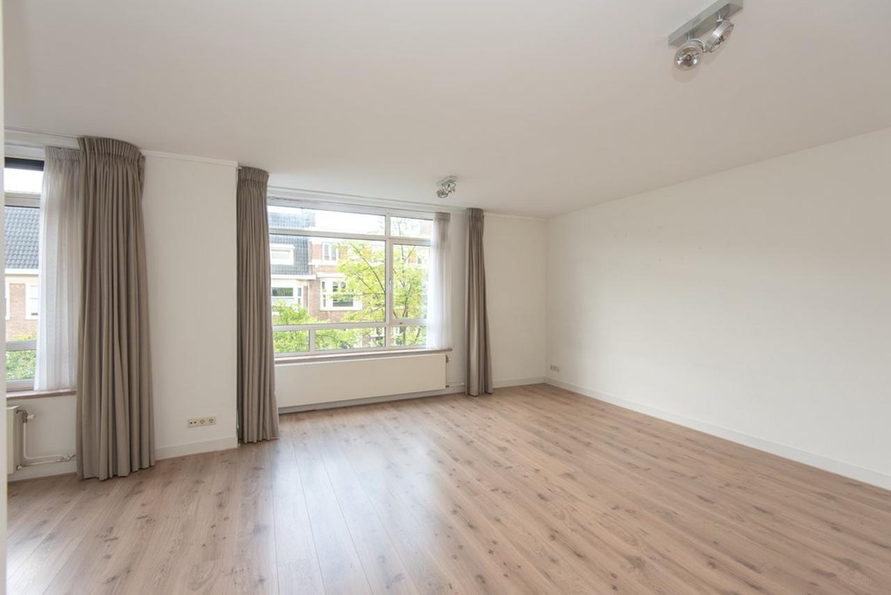 140 m² apartment with balcony in Oud-Zuid - Image 2