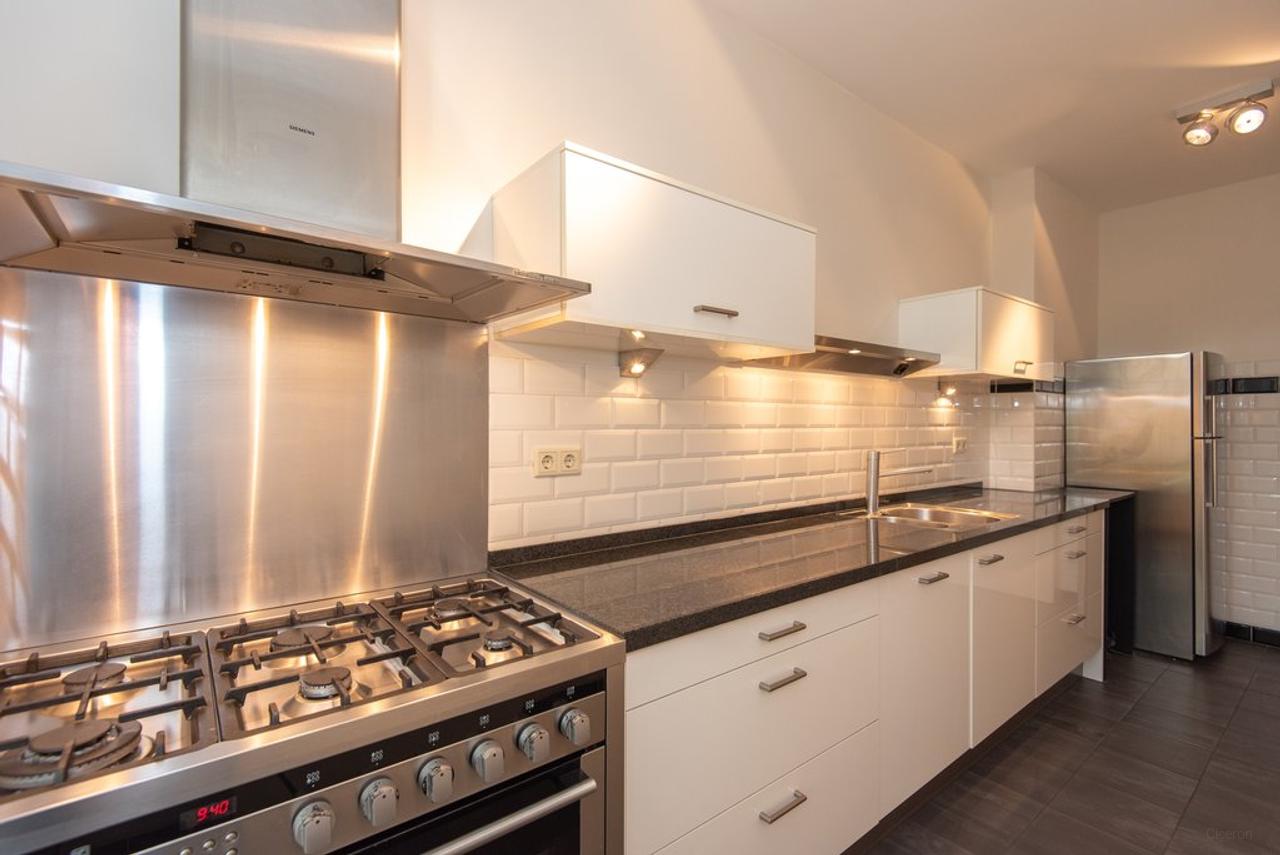 140 m² apartment with balcony in Oud-Zuid - Image 9
