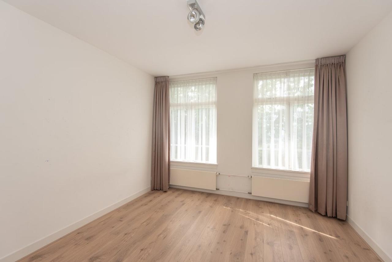 140 m² apartment with balcony in Oud-Zuid - Image 10