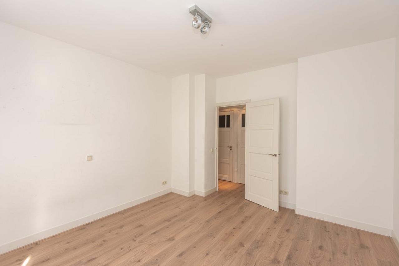 140 m² apartment with balcony in Oud-Zuid - Image 11