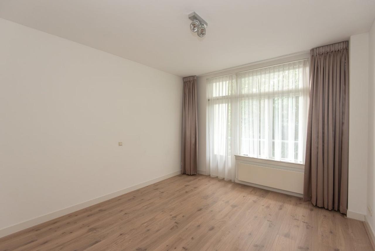 140 m² apartment with balcony in Oud-Zuid - Image 12