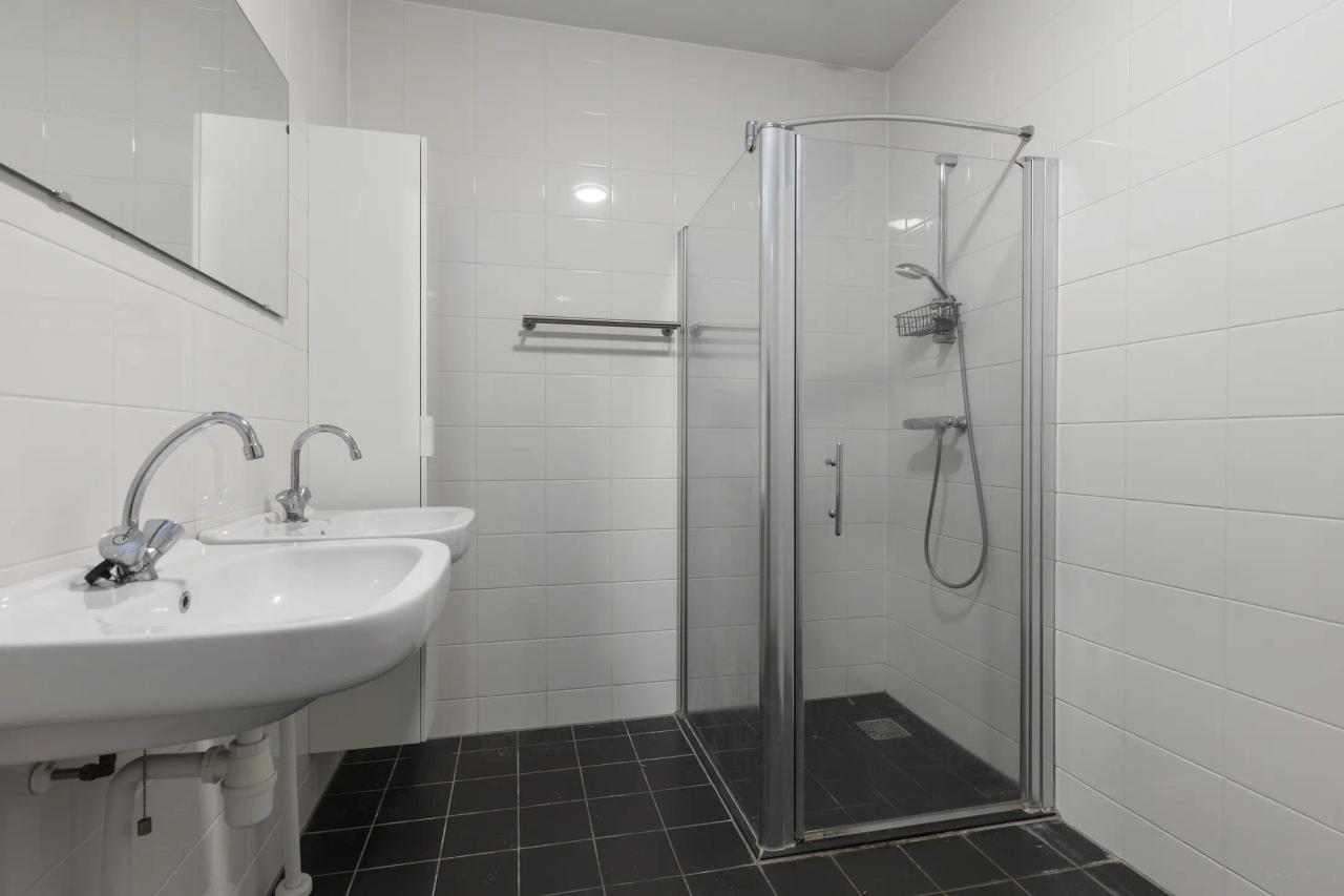 96 m² Apartment with Balcony & Parking - Image 15