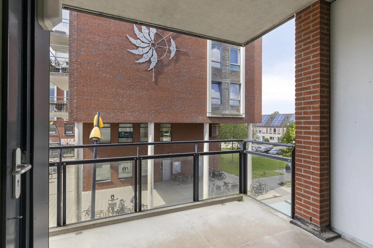 96 m² Apartment with Balcony & Parking - Image 17