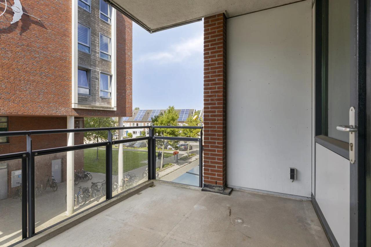 96 m² Apartment with Balcony & Parking - Image 18