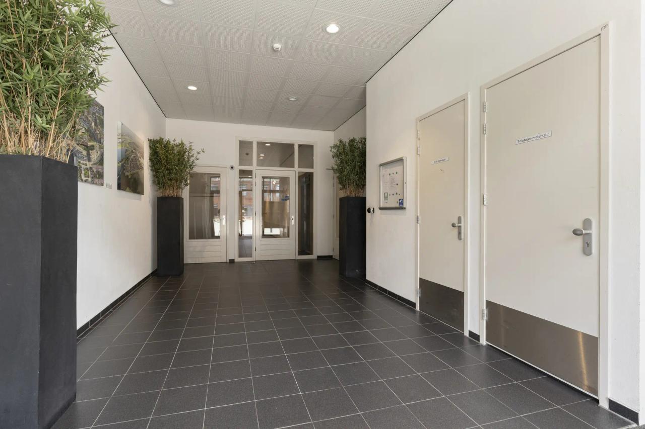 96 m² Apartment with Balcony & Parking - Image 24