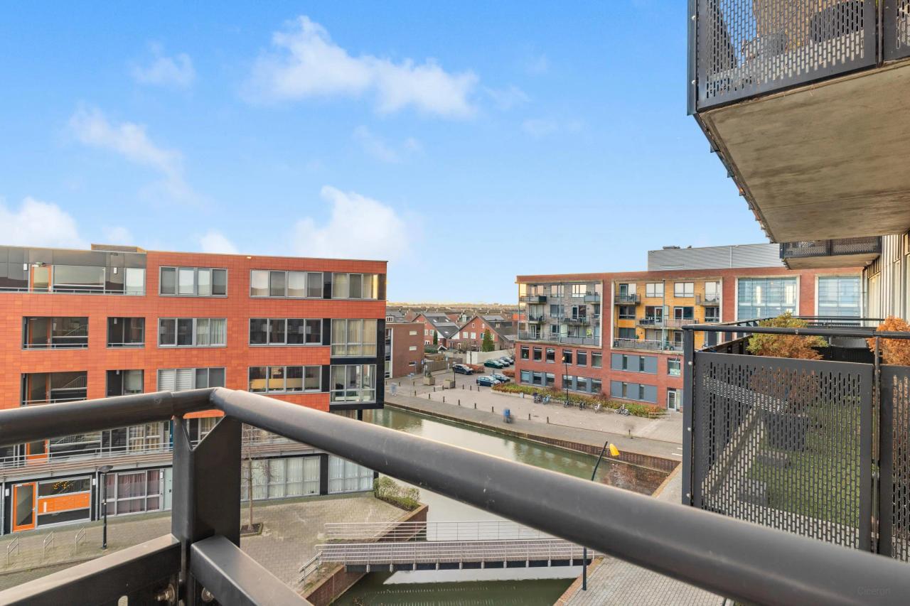 92 m² Apartment with Balcony & Parking - Image 6