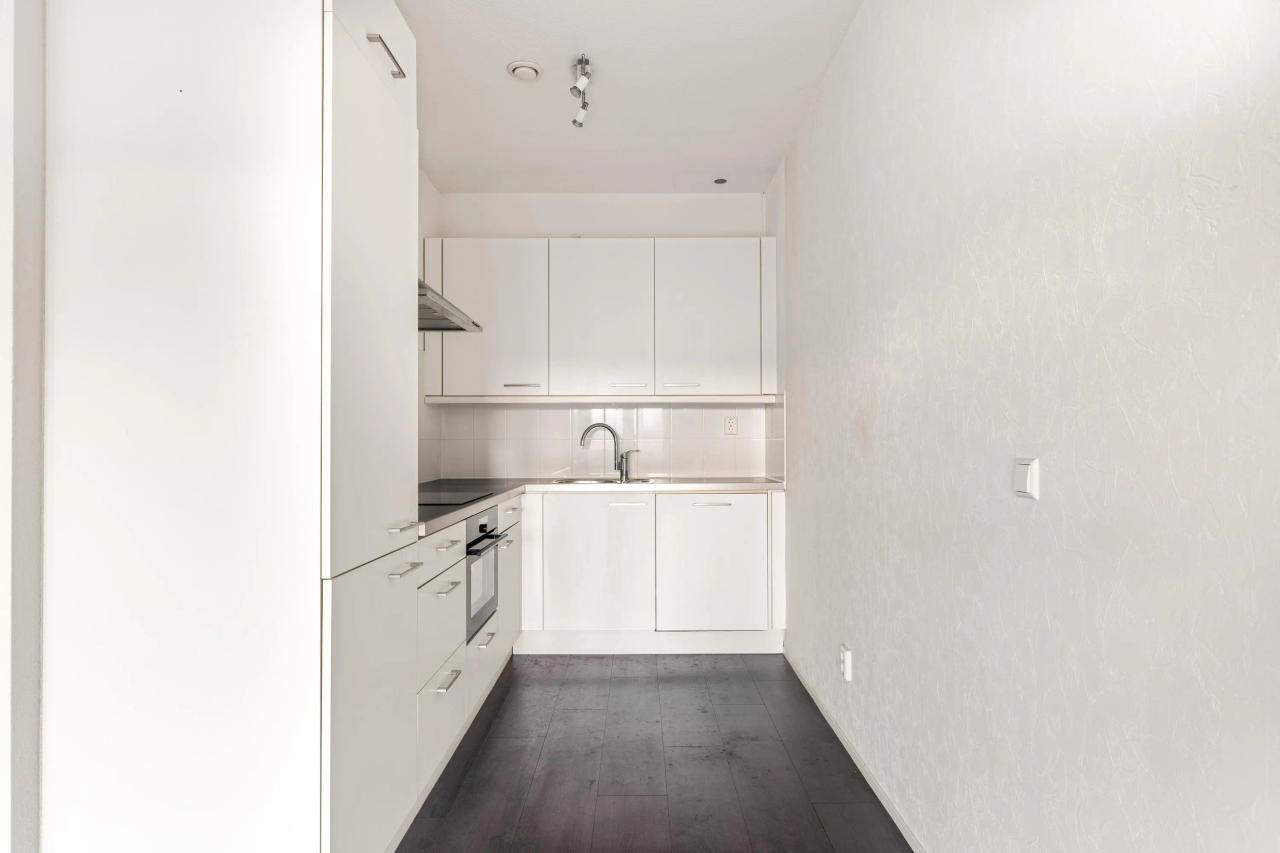 92 m² Apartment with Balcony & Parking - Image 9