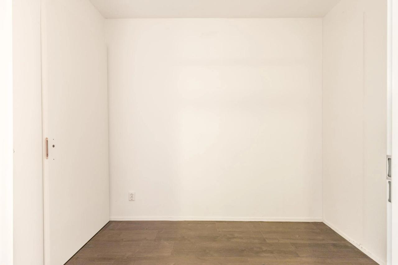 92 m² Apartment with Balcony & Parking - Image 15
