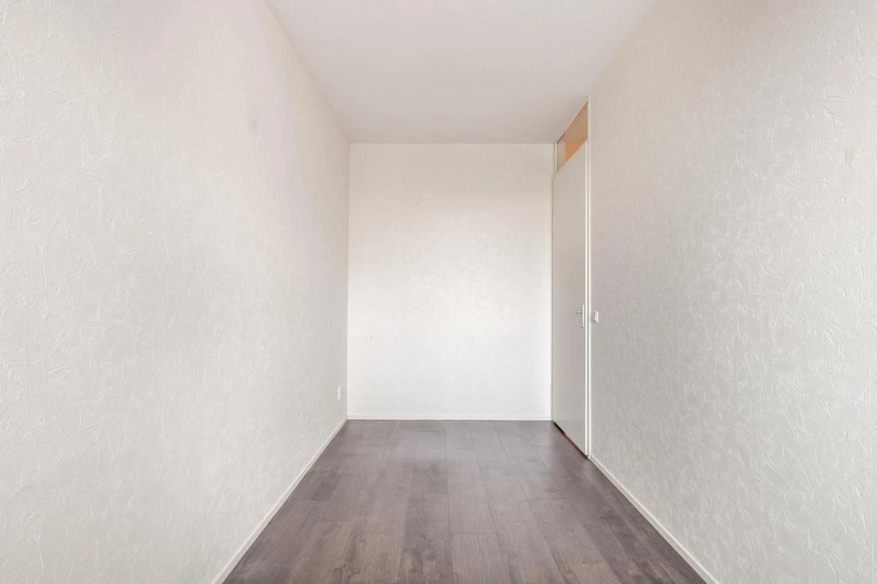 92 m² Apartment with Balcony & Parking - Image 18