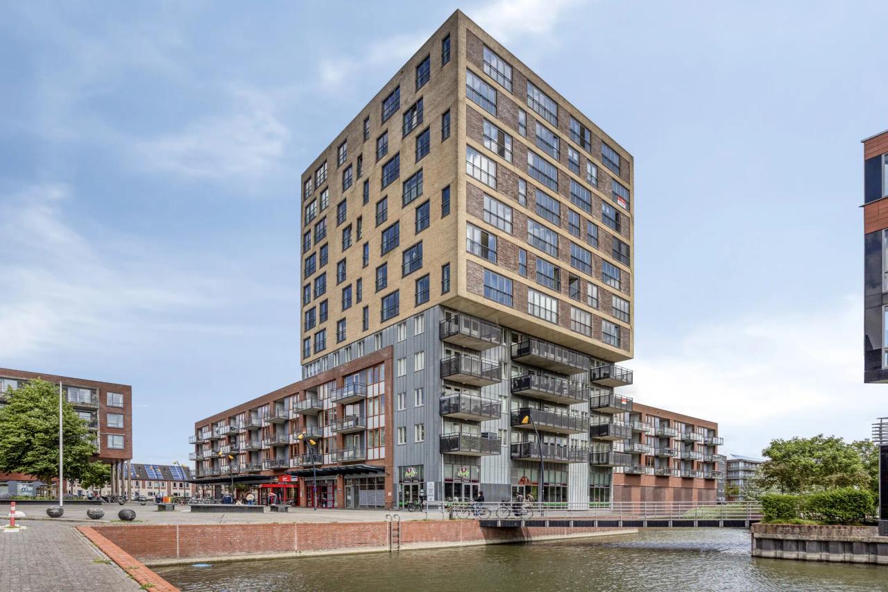 Unobstructed views, loggia and parking space - Image 1